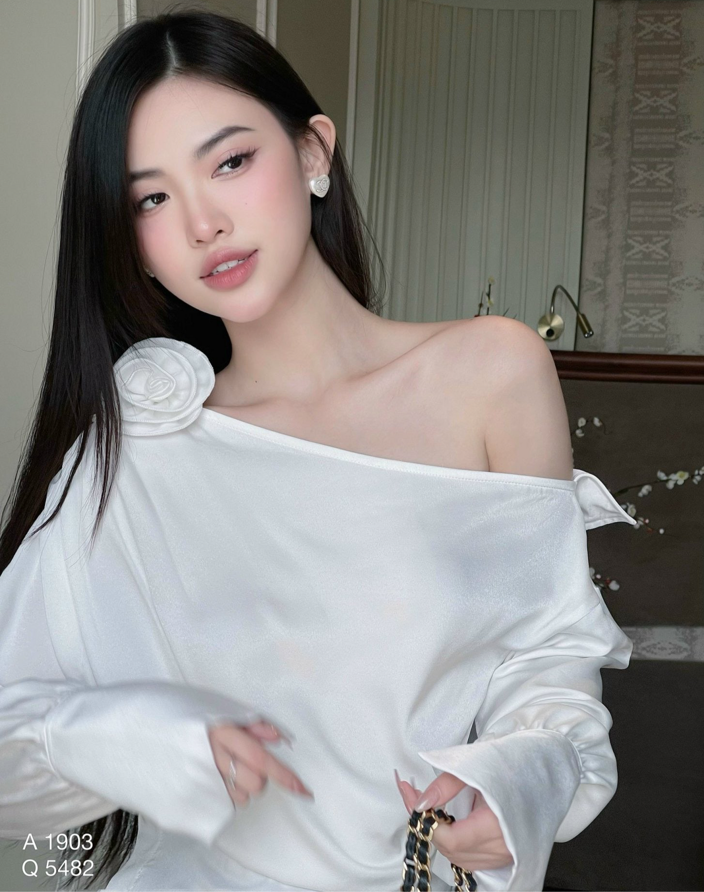Drop Shoulder Top 3D Flower