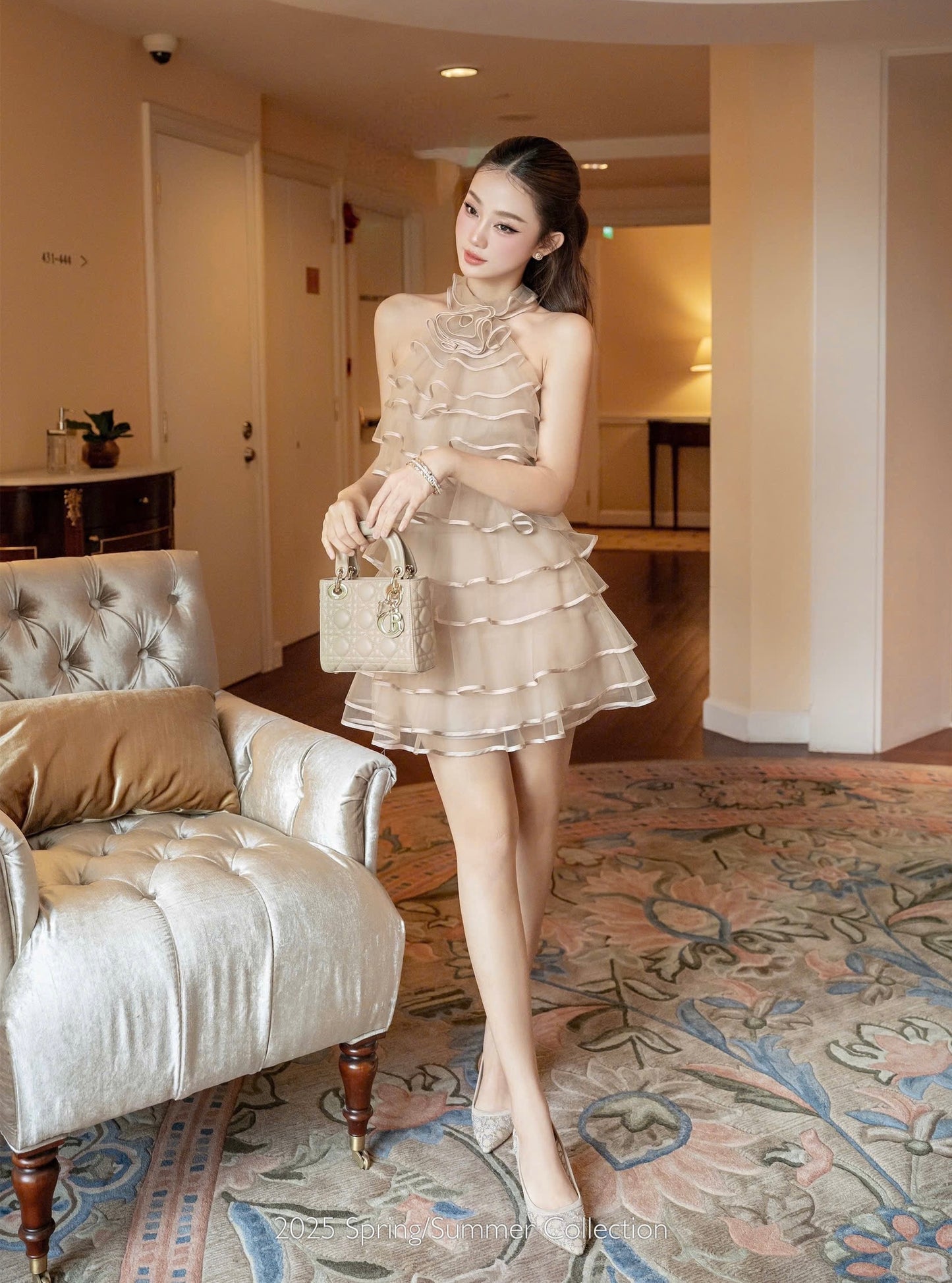 Backless Layer Flowe Neck Dress